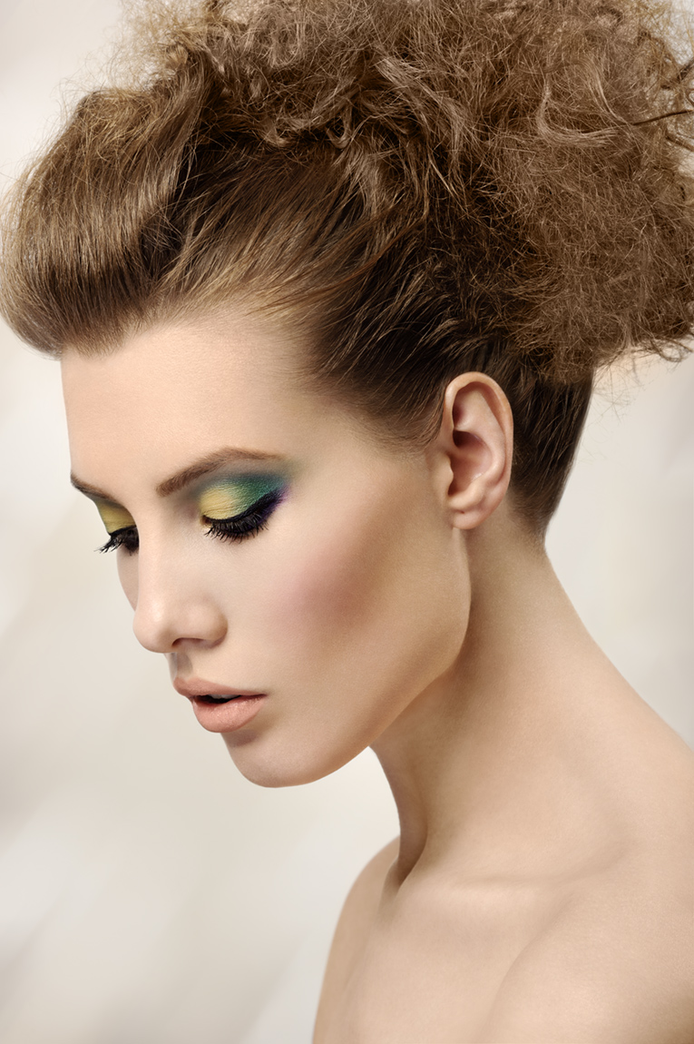 Twins - Fall/Make Up Trendy Magazine
