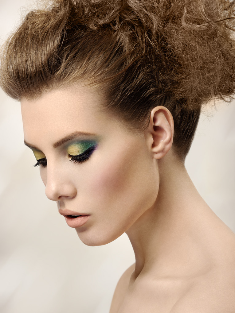 Twins - Fall/Make Up Trendy Magazine